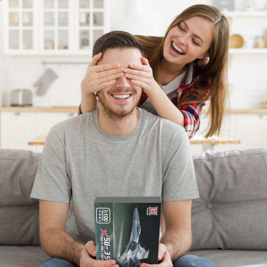 1/100 SU-35S Flanker-E Fighter Jet Quick Build Model Kit, Snap-Together Military Aircraft with Display Stand (25 Pieces)