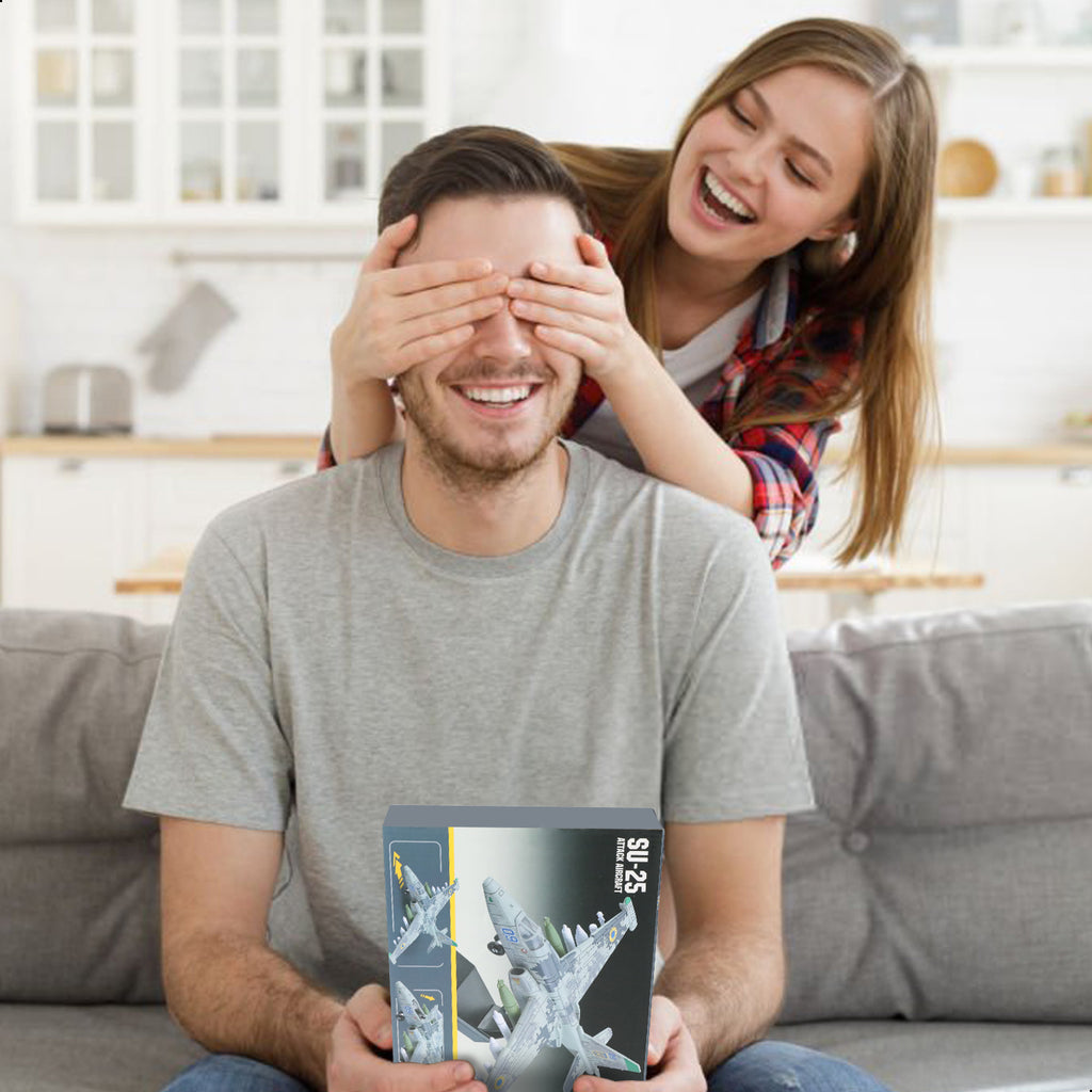 1/72 SU-25 Frogfoot Attack Jet Model Kit, Snap-Together Russian Military Aircraft with Display Stand