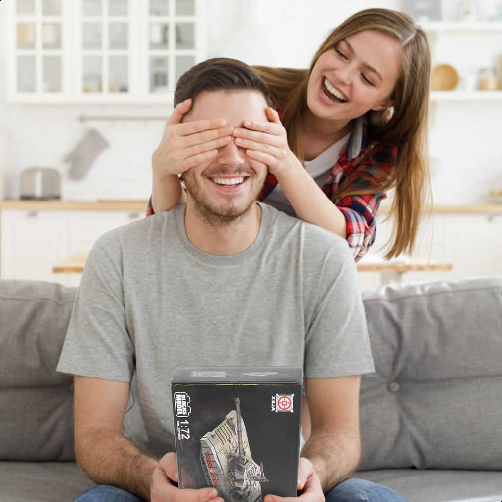 1/72 T-14 Armata Main Battle Tank Quick Build Model Kit, Snap-Together Russian Military Vehicle (14 Pieces)